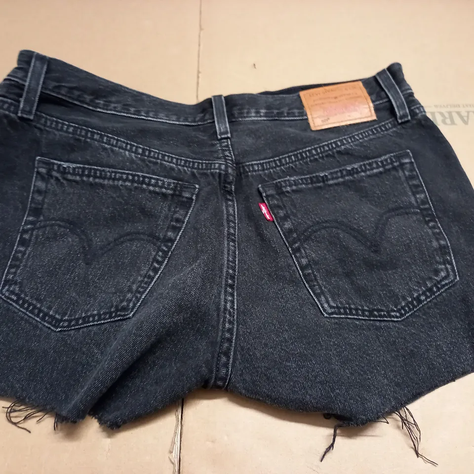 LEVIS BLACK DENIM SHORTS - W29