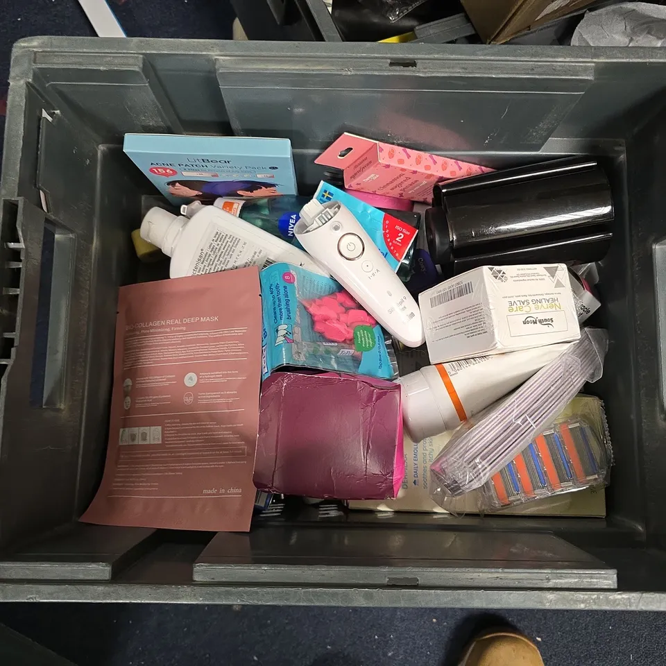 APPROXIMATEY 20 ASSORTED HEALTH AND BEAUTY PRODUCTS TO INCLUDE - ALBERTO BALSAM STYLING GEL - CERAVE HYDRATING TONER AND OLAY NIGHT EYE CREAM