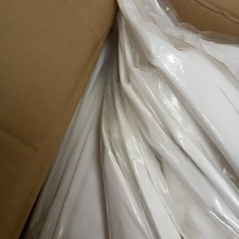 LOT OF APPROXIMATLEY 50 DISPOSABLE MEDICAL APRONS