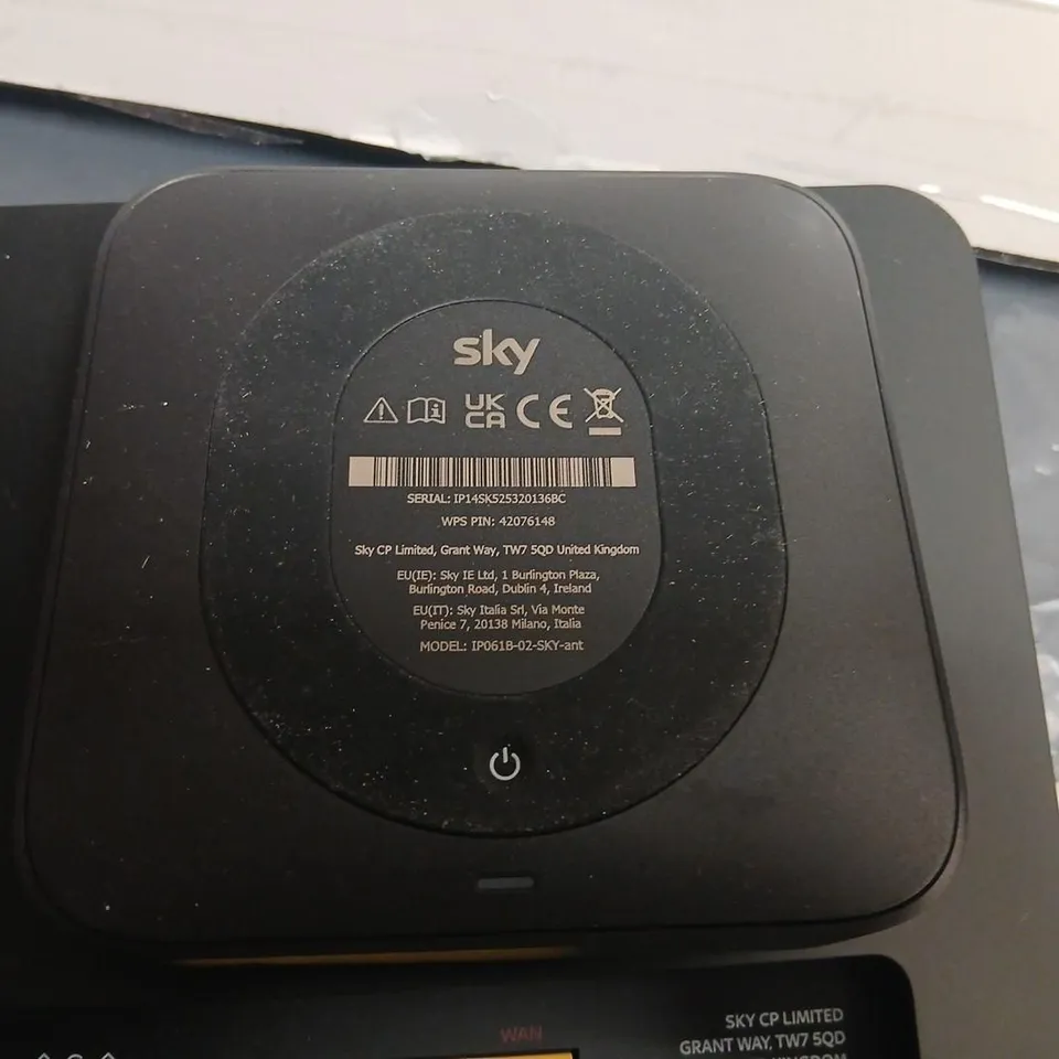 SKY BROADBAND HUB ROUTER (MODEL SR201) – BOXED WITH ACCESSORIES