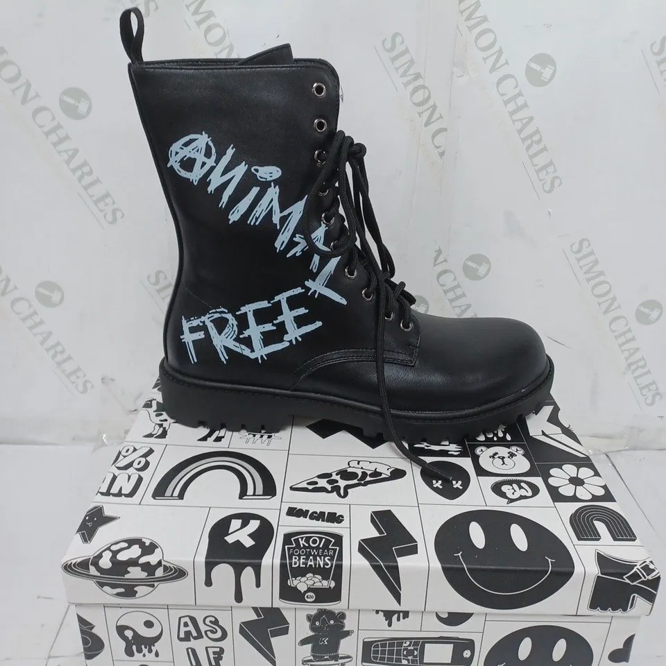 KOI FOOTWEAR MENS BLACK ANIMAL FREE MILITARY BOOTS SIZE 7