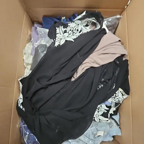 APPROXIMATELY 30 ASSORTED CLOTHING ITEMS IN VARIOUS SIZES, STYLES & COLOURS - COLLECTION ONLY