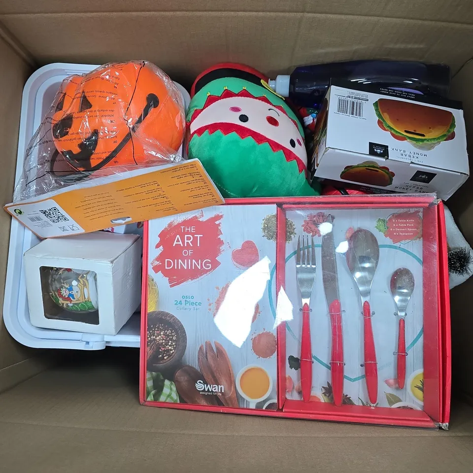 APPROXIMATELY 15 ASSORTED ITEMS TO INCLUDE TO INCLUDE ART OF DINING 24PC CUTLERY SET, KEBAB MONEY BANK, DOUBLE WALLED TRAVEL MUG, ETC - COLLECTION ONLY