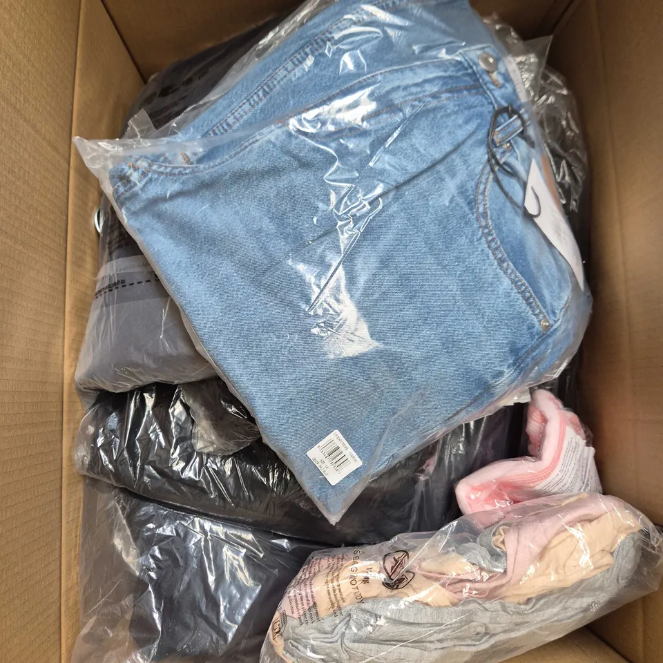 LARGE BOX OF APPROXIMATELY 25 ASSORTED CLOTHING ITEMS IN VARIOUS COLOURS, STYLES AND SIZES - COLLECTION ONLY