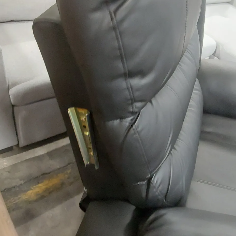 QUALITY DESIGNER MANUAL RECLINING FAUX LEATHER ARMCHAIR