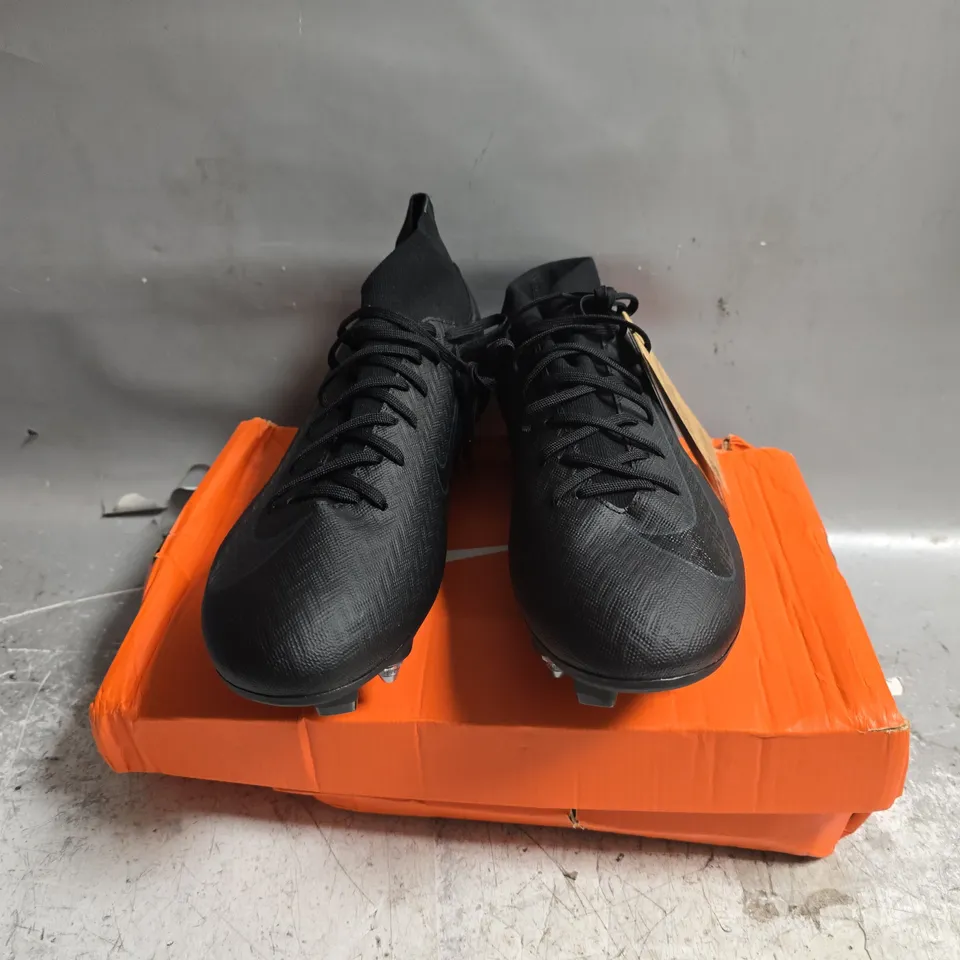 BOXED PAIR OF NIKE ZOOM MERCURIAL SUPERFLY 10 ACADEMY SG-PRO AC MEN'S FOOTBALL BOOTS BLACK - UK 10