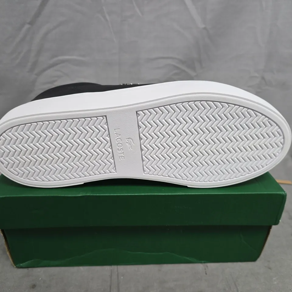 BOXED PAIR OF LACOSTE COURT SET LEATHER TRAINERS - UK SIZE 9