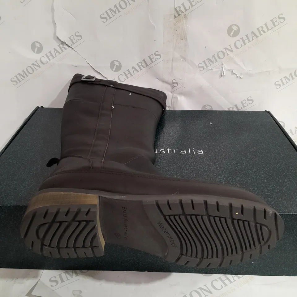 BOXED EMU NATASHA LEATHER BOOTS, ESPRESSO - SIZE 6