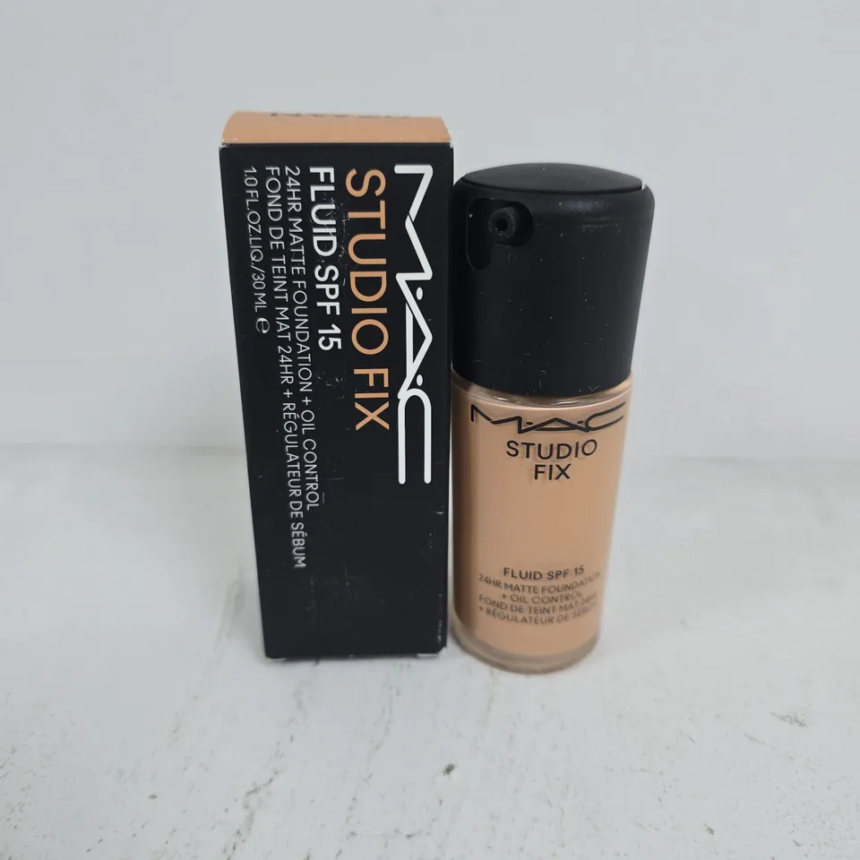 BOXED MAC STUDIO FIX FLUID SPF15 24 HOURS FOUNDATION (NW20 30ML)