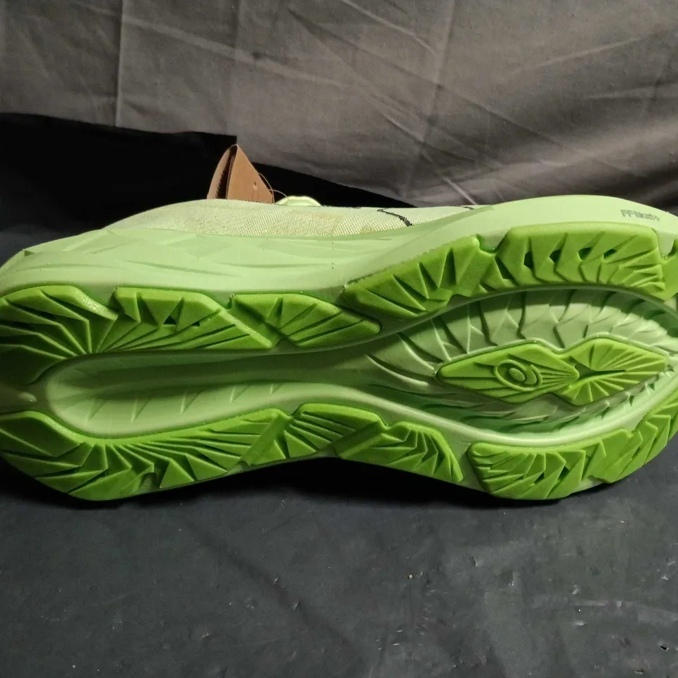 UNBOXED PAIR OF ASICS NEON GREEN RUNNING SHOES – UK SIZE 10