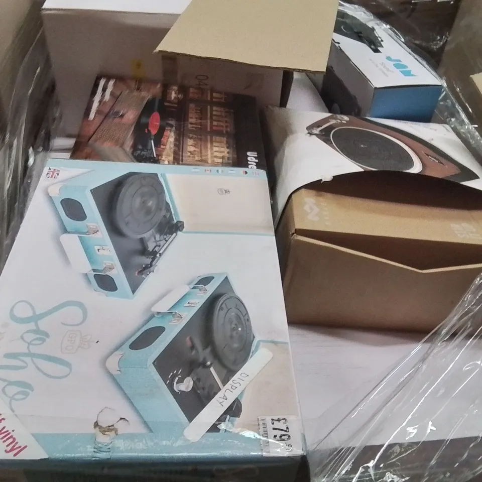 PALLET CONTAINING A LARGE QUANTITY OF TURNTABLES