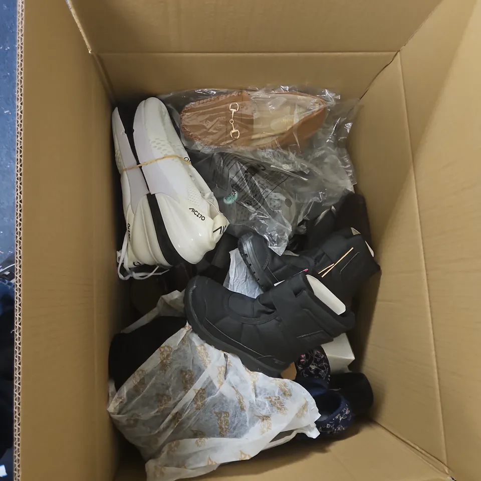 APPROXIMATELY 25 ITEMS OF ASSORTED FOOTWEAR – BLUE SNEAKERS, BROWN MOCCASINS & FLUFFY SLIPPERS (SIZES NOT VISIBLE)