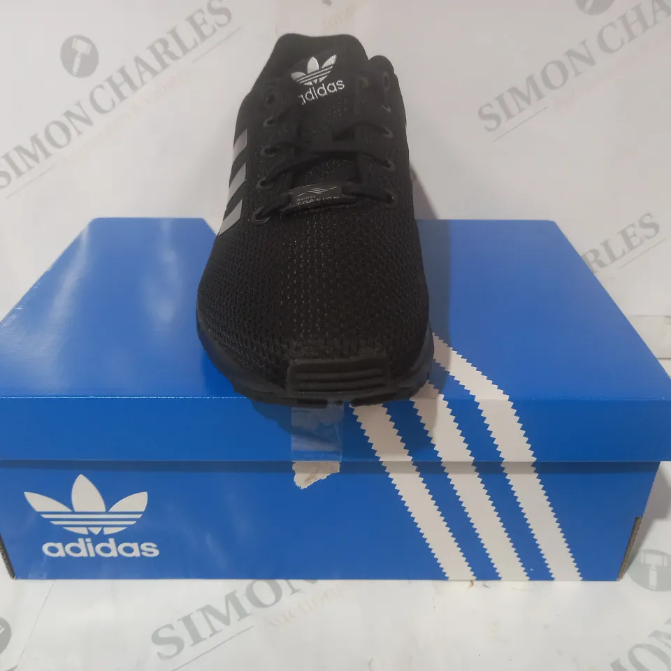 BOXED PAIR OF ADIDAS ZX FLUX J SHOES IN BLACK UK SIZE 4