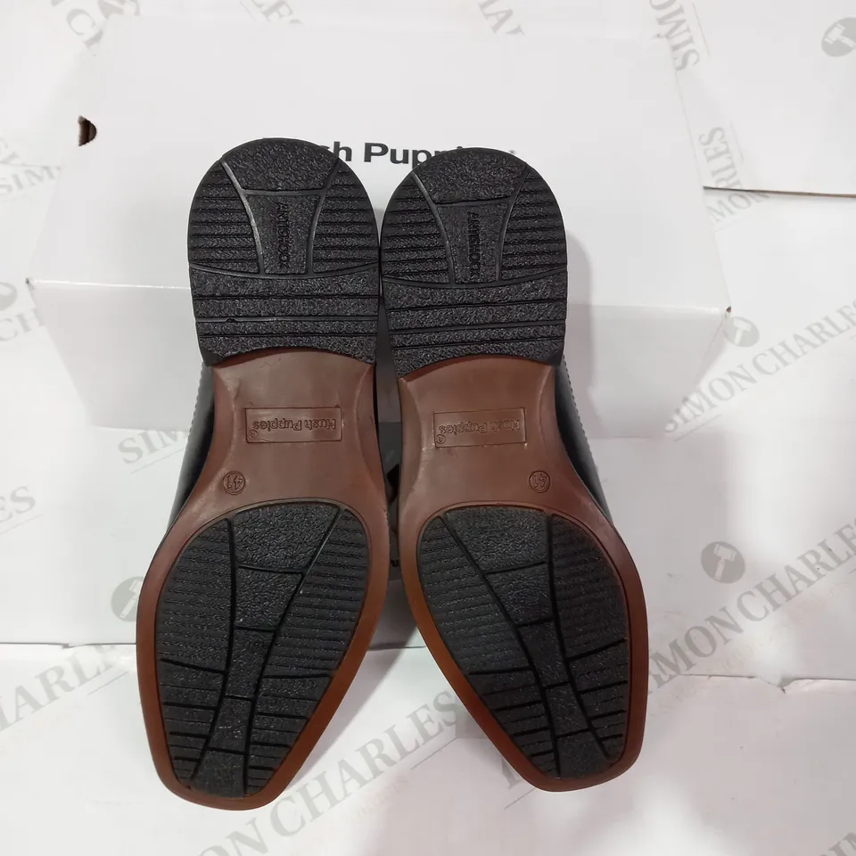 BOXED PAIR OF HUSH PUPPIES SHOES SIZE 41