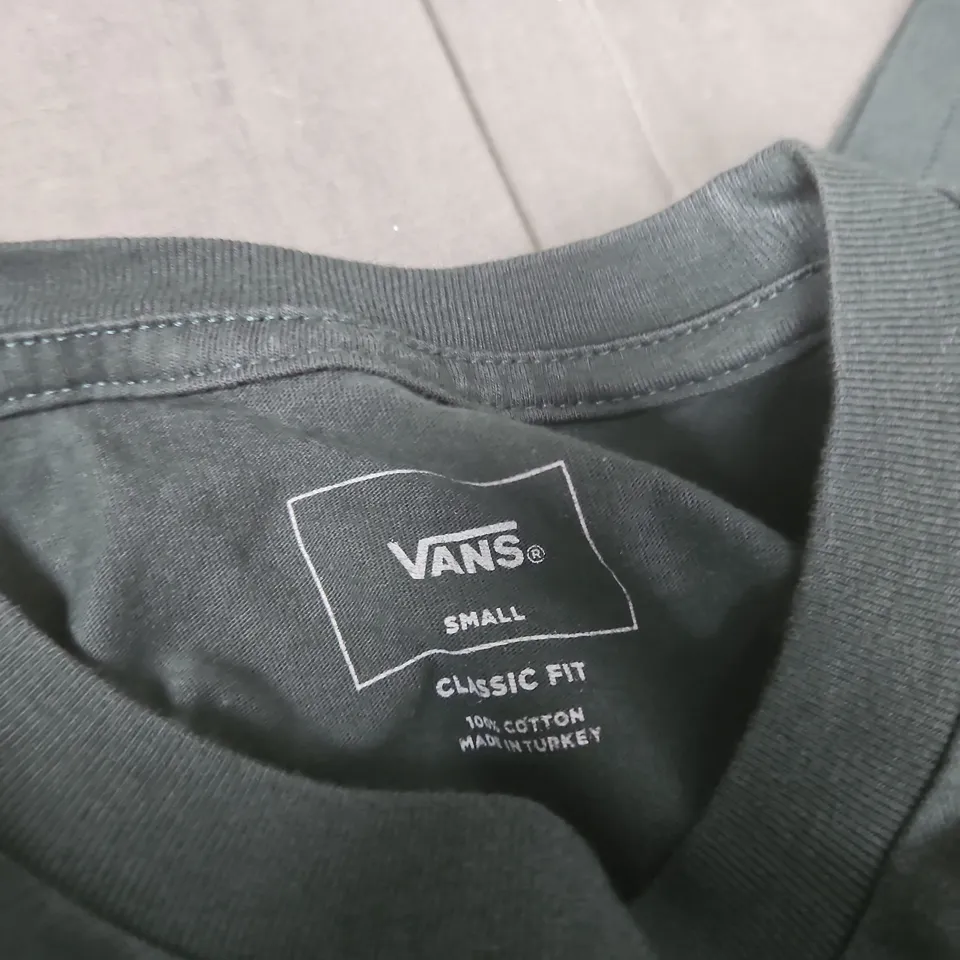 VANS T-SHIRT – DARK GREEN, SMALL, CLASSIC FIT