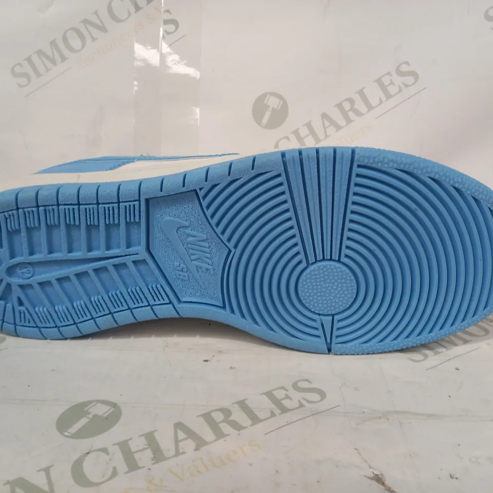 PAIR OF NIKE DUNK LOW PRO TRAINERS IN BLUE/WHITE UK SIZE 8