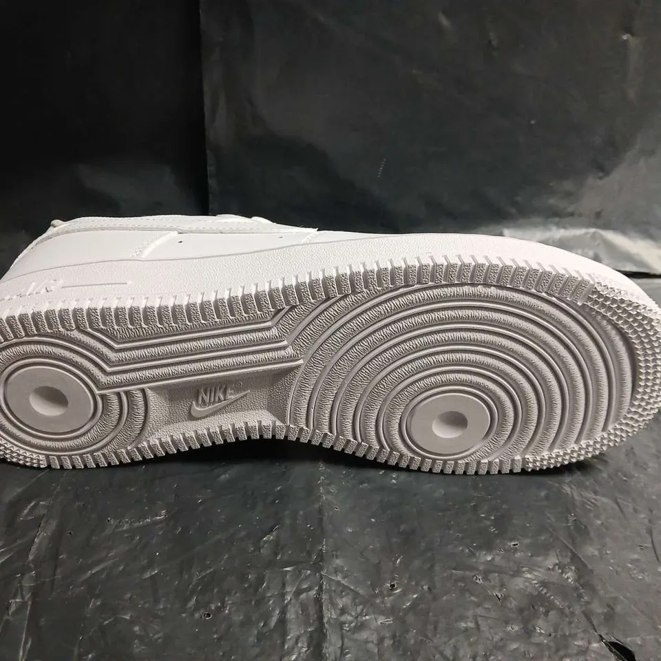 NIKE AIR FORCE 1 LOW WHITE SNEAKERS - UK SIZE 8
