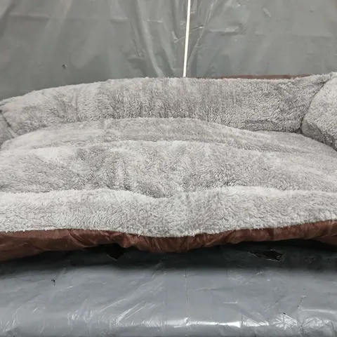 LARGE PET BED IN BROWN/GREY