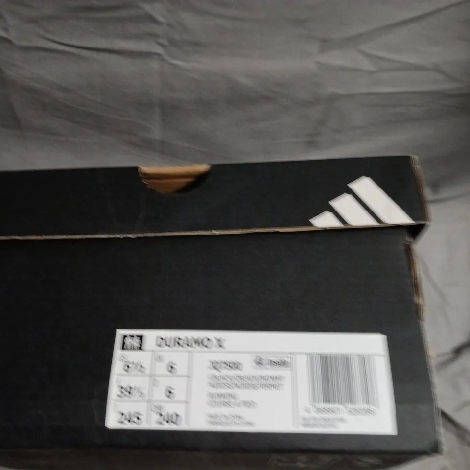 ADIDAS BLACK SNEAKERS – BOXED UK6