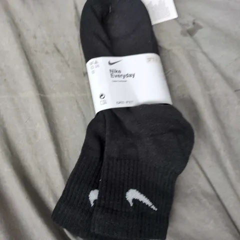 NIKE EVERYDAY SOCKS – BLACK