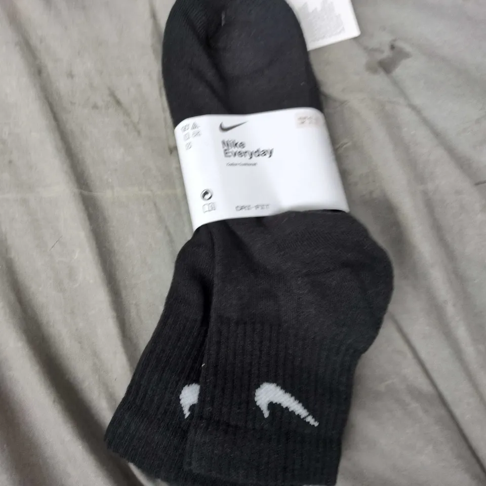 NIKE EVERYDAY SOCKS – BLACK