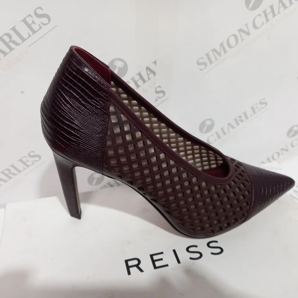 BOXED REISS CLOVER LIZARD STYLE POMEGRANATE COLOURED HEELS - SIZE 6