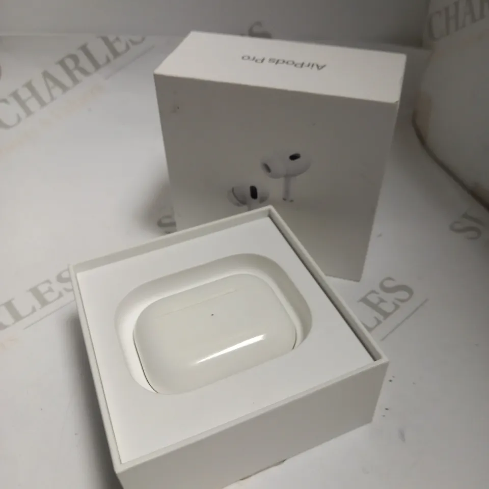 APPLE AIRPODS (2ND GENERATION)
