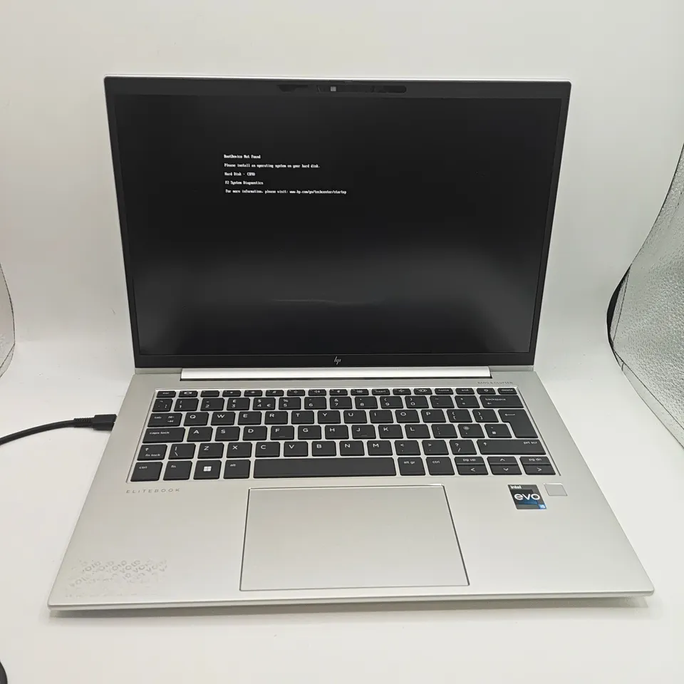 HP ELITEBOOK 840 G110 INTEL EVO 5 LAPTOP IN SILVER WITH HP LAPTOP BAG