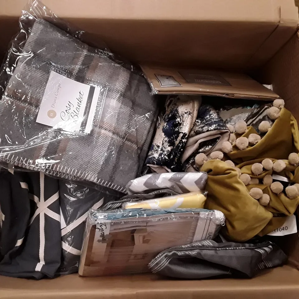 BOX CONTAINING ASSORTED TEXTILE PRODUCTS INCLUDING LACE STRING CURTAIN, CUSHION COVERS & BLANKET 