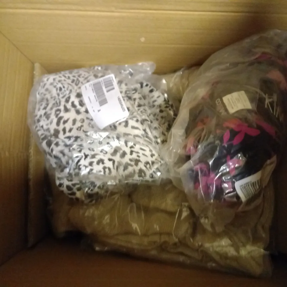 LOT OF 11 BRAND NEW CLOTHING ITEMS IN ASSORTED SIZES