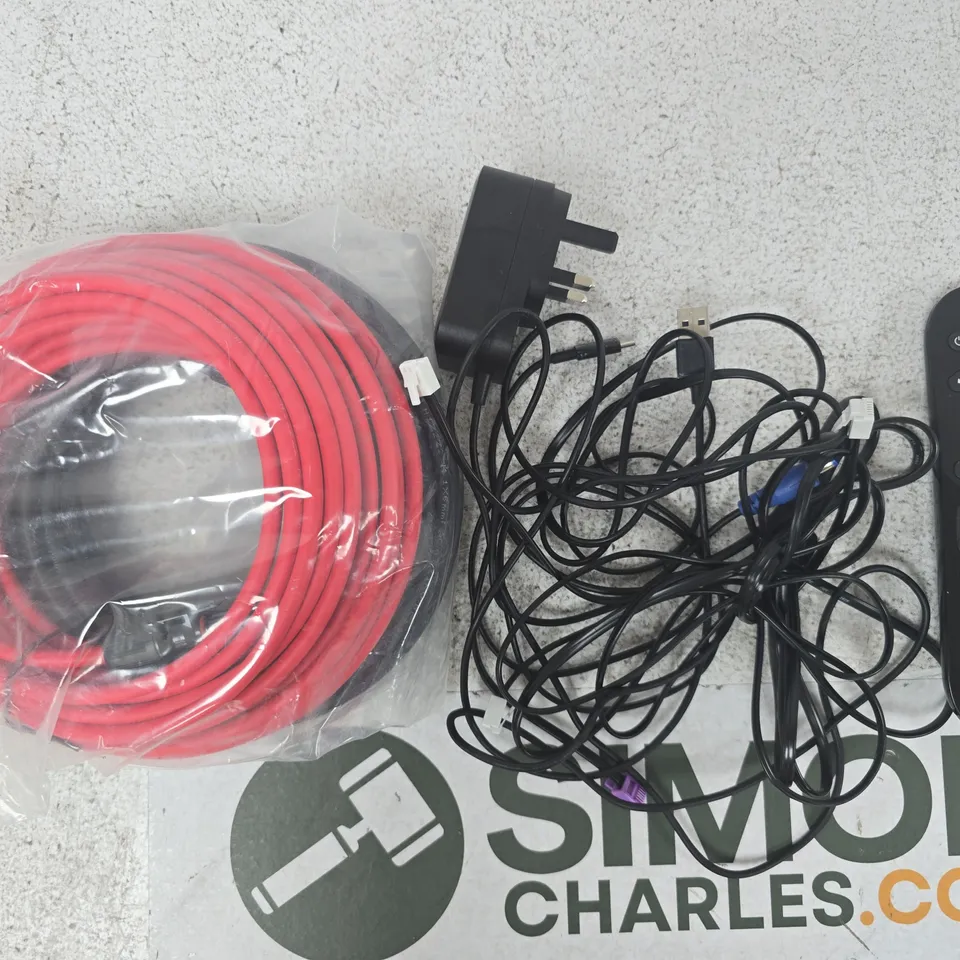 APPROXIMATELY 8 ASSORTED HOUSEHOLD ELECTRICAL ITEMS TO INCLUDE REMOTES AND VARIOUS CABLES, ETC
