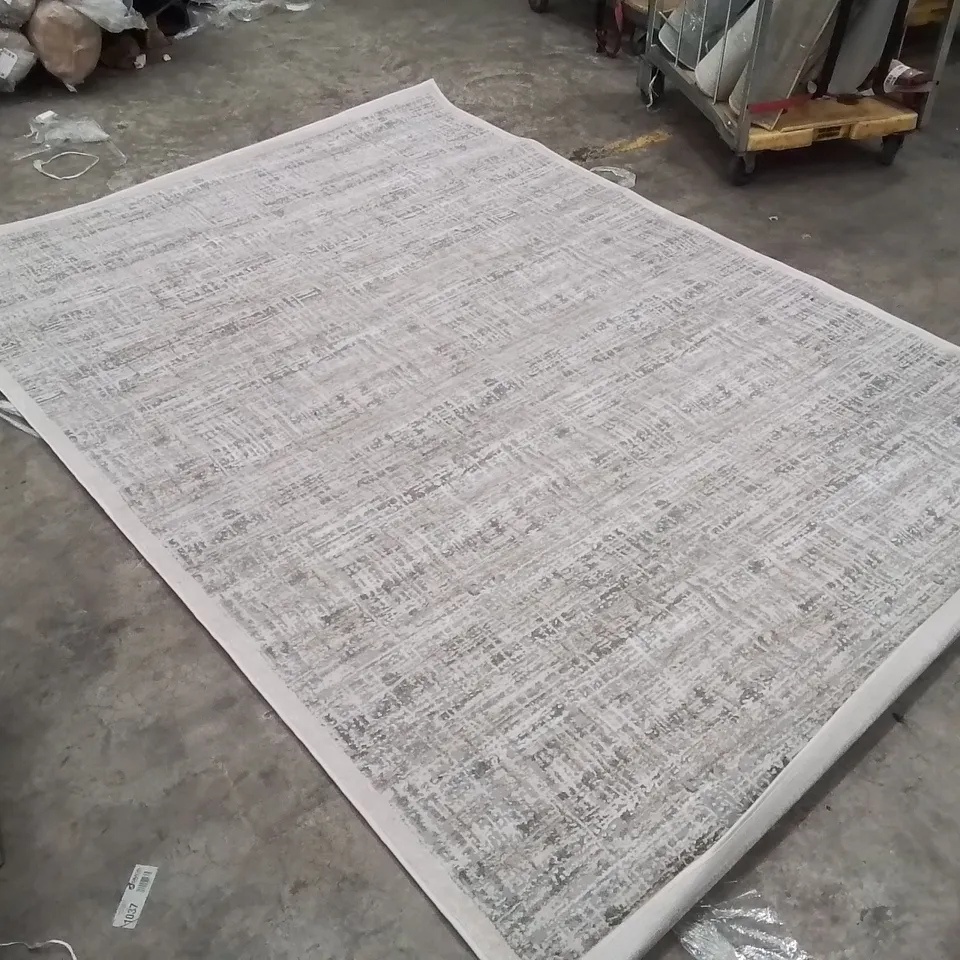 QUALITY DESIGNER AREA RUG - APPROXIMATELY 289X199CM