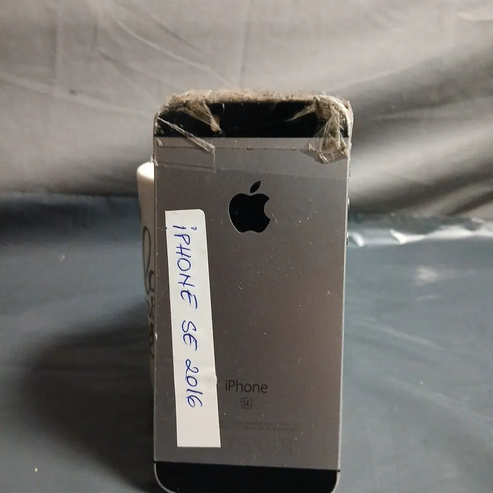 APPLE IPHONE SE (2016) – SPACE GREY – CRACKED SCREEN
