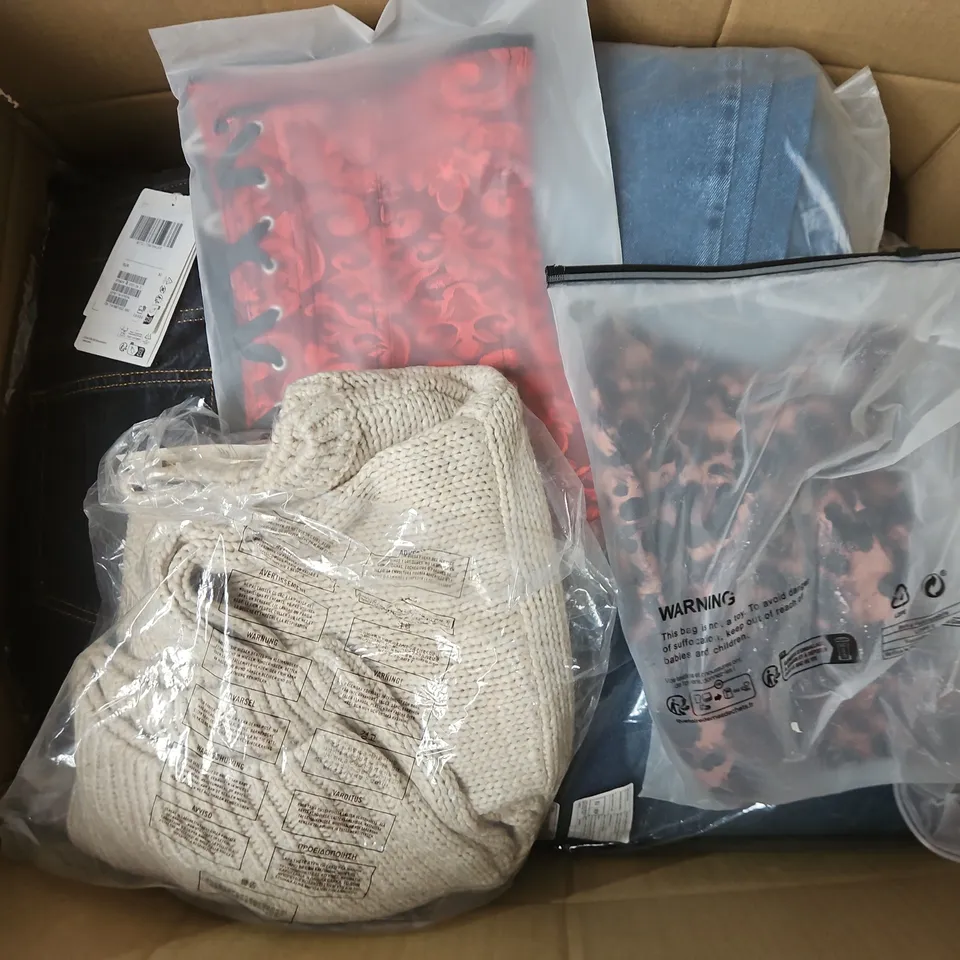 APPROXIMATELY 35 ASSORTED CLOTHING ITEMS IN VARIOUS SIZES, STYLES & COLOURS TO INCLUDE JEANS, TOPS, JOGGERS, ETC - COLLECTION ONLY