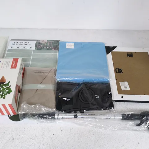 LOT OF APPROXIMATELY 30 ASSORTED HOUSEHOLD ITEMS TO INCLUDE WALL STICKERS, PICTURE FRAME AND FABRIC STORAGE ITEMS