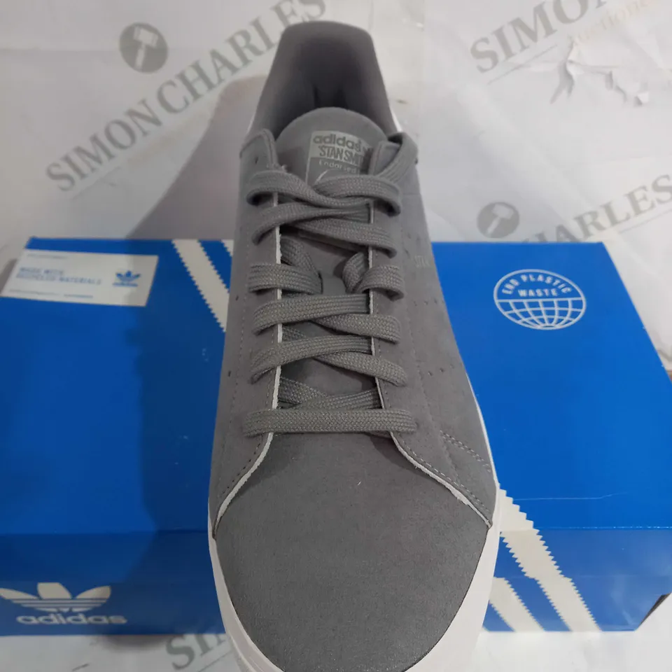 BOXED ADIDAS STAN SMITH TRAINERS, GREY - SIZE 10
