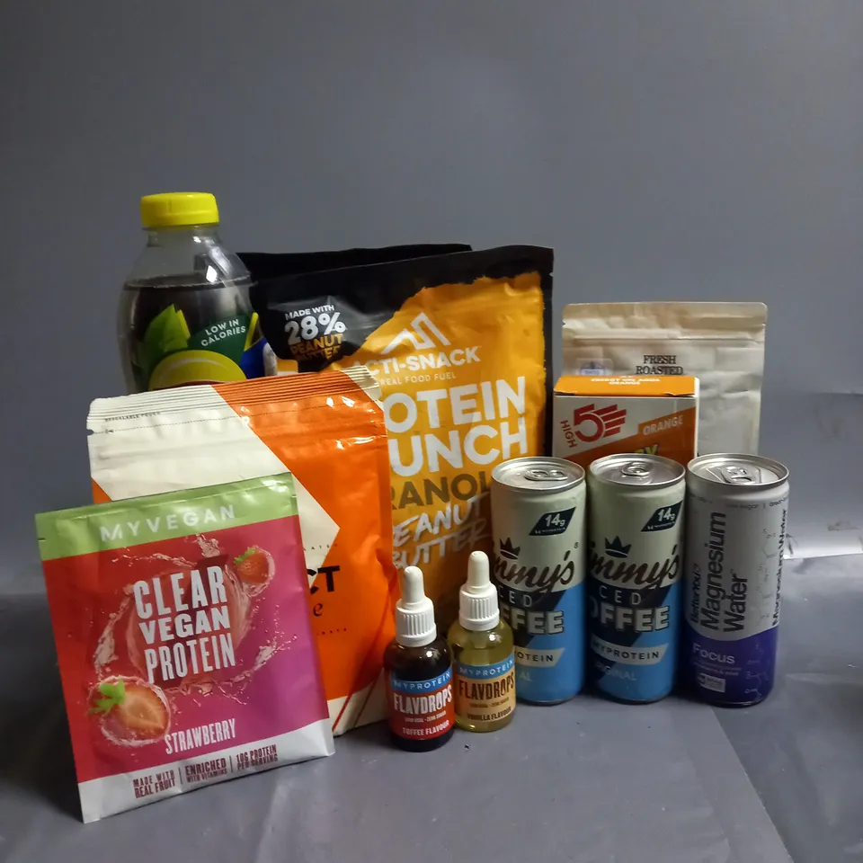 APPROXIMATELY 12 ASSORTED FOOD/DRINK PRODUCTS TO INCLUDE - ACTI-SNACK PROTEIN GRANOLA - MYPROTEIN IMPACT CREATINE - HIGH5 ENERGY GEL AQUA - ETC