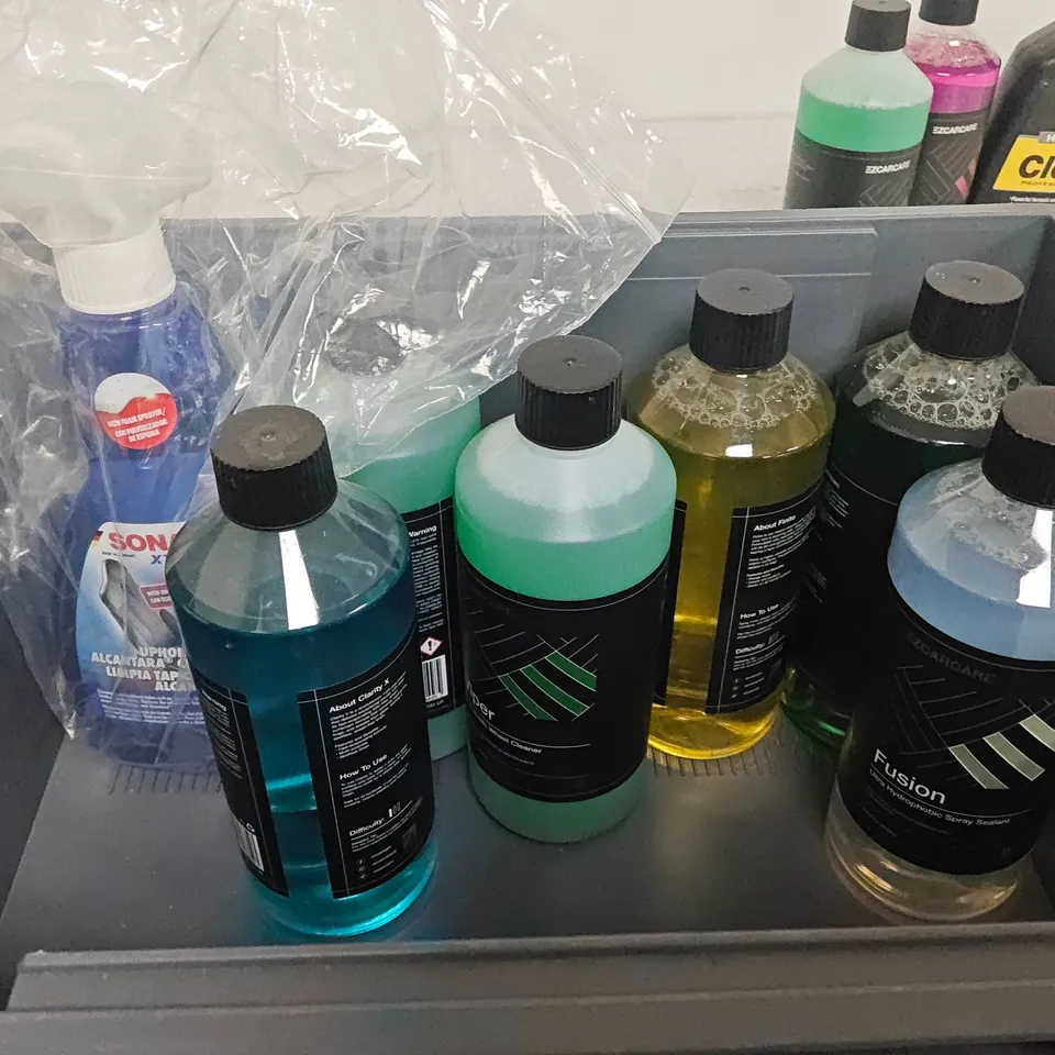 LOT OF 13 ASSORTED CAR CARE ITEMS TO INCLUDE CASTROL MAGNATEC AND EZCARE INSTA GLOSS