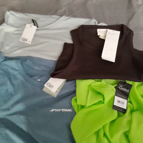 APPROXIMATELY 50 ASSORTED CLOTHING ITEMS TO INCLUDE - DRESS, SHIRT, LEGGINGS ETC.