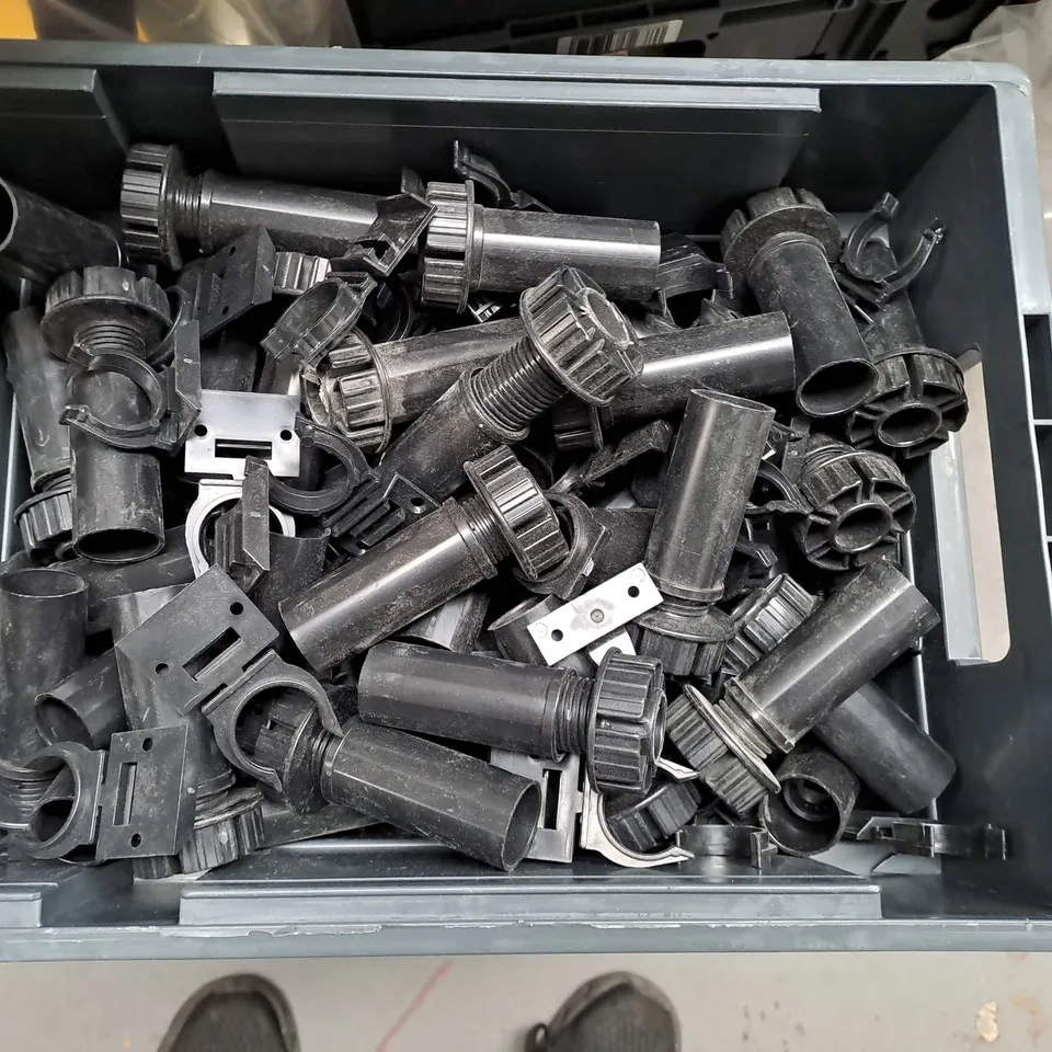 APPROXIMATELY 10 PLINTH SETS - ALL LOOSE