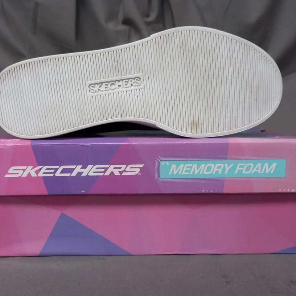 BOXED PAIR OF SKECHERS COURT CLASSIC EDEN TRAINERS IN BLACK SIZE 7 