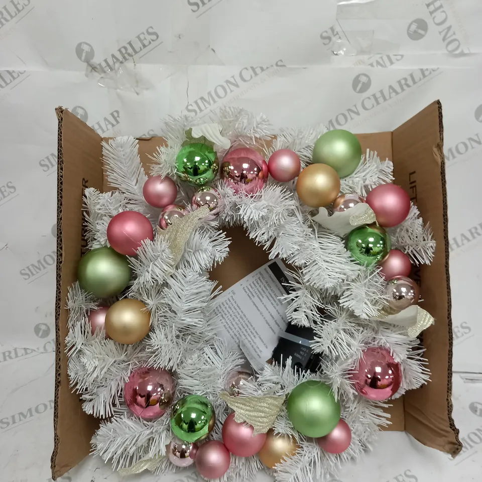 NOEL WREATH IN WHITE