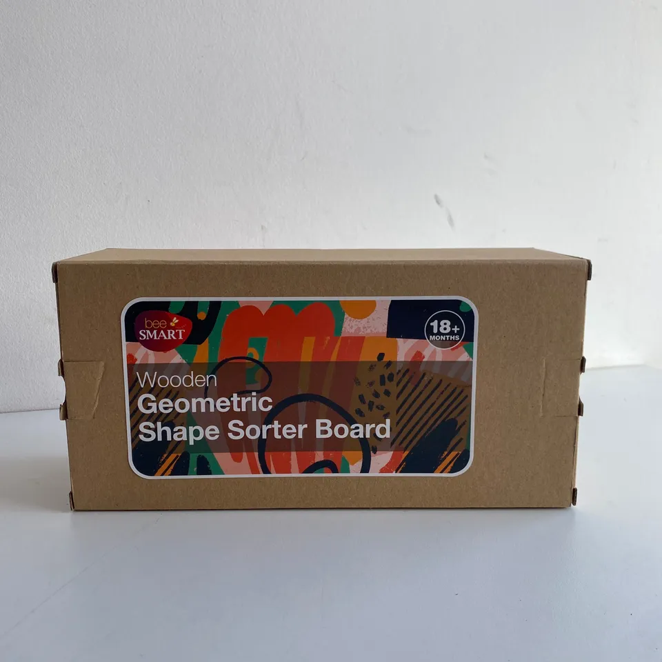 BRAND NEW BOXED BEE SMART WOODEN GEOMETRIC SHAPE SORTER BOARD 