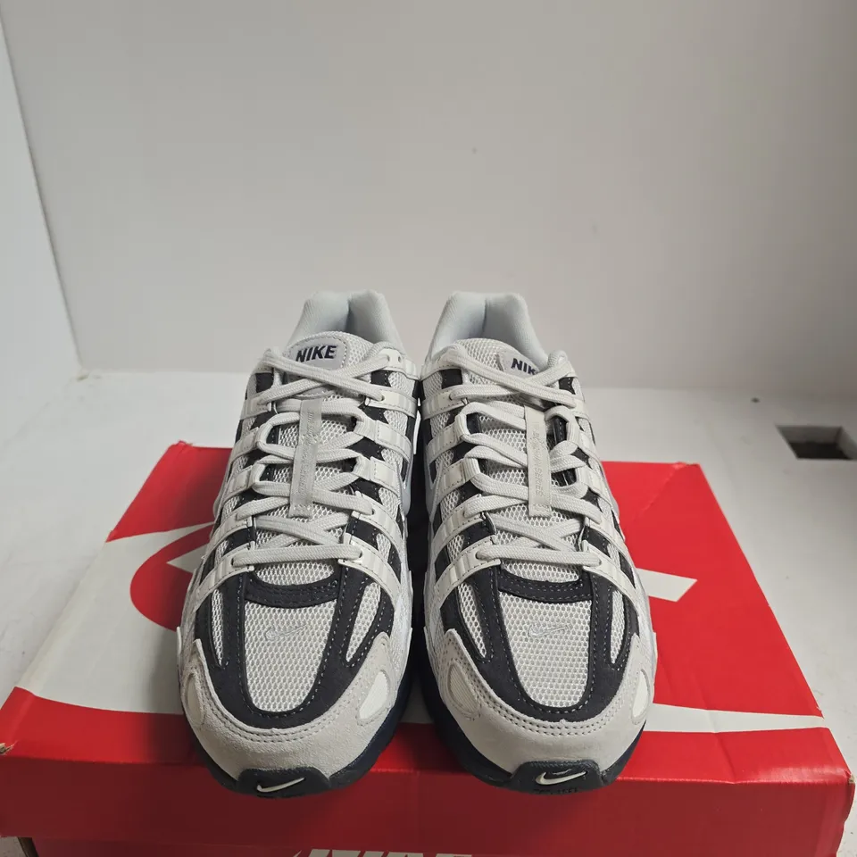 BOXED PAIR OF NIKE P-6000 RUNNING SHOES – PHOTON DUST / LT SMOKE GREY, UK 7.5