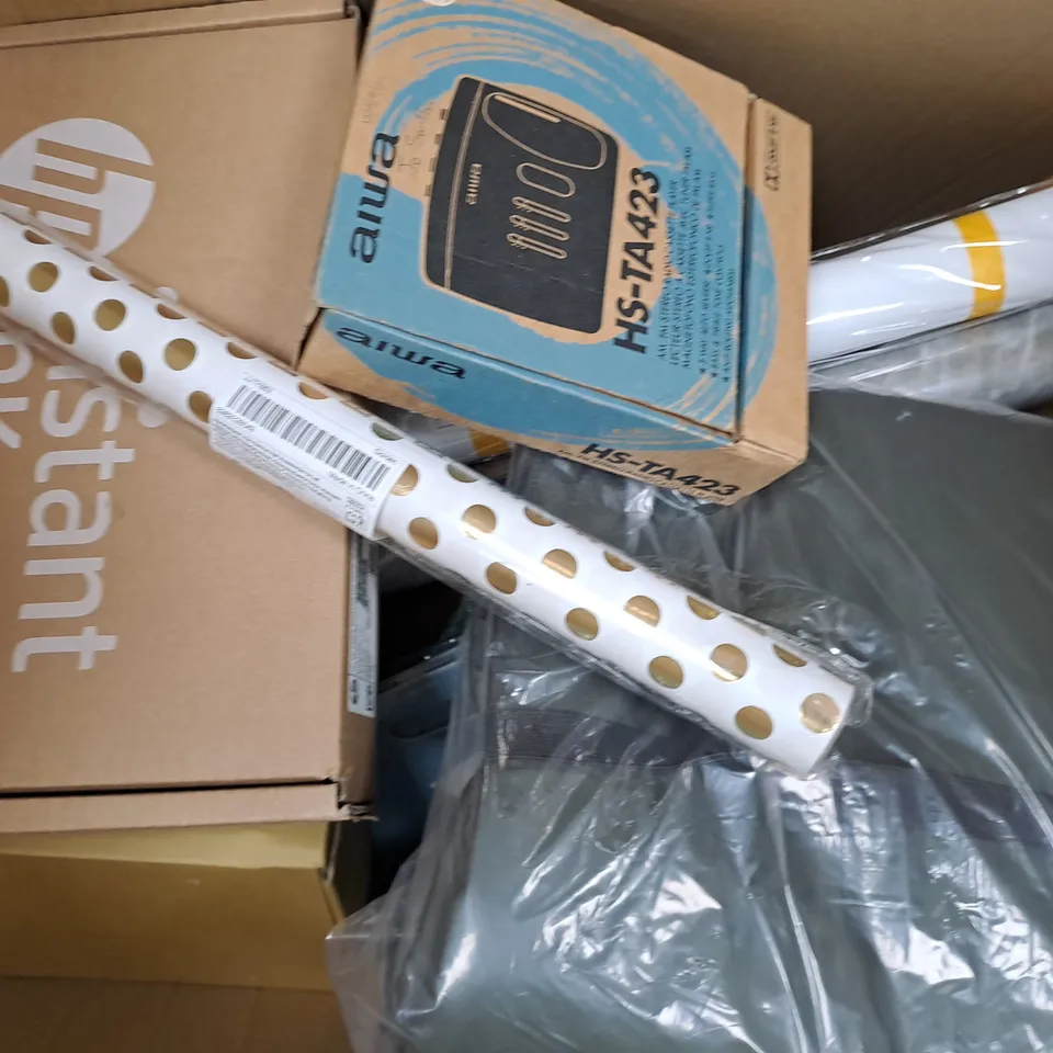 BOX OF APPROXIMATELY 10 ASSORTED HOUSEHOLD ITEMS TO INCLUDE KINGFISHER GARDEN ELECTRONIC WATER TIMER, ETC - COLLECTION ONLY
