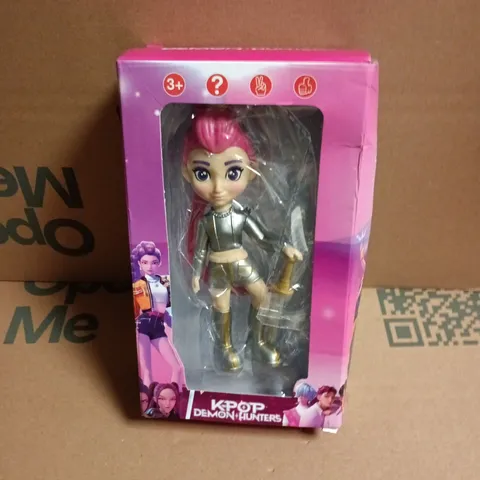 KPOP DEMON HUNTERS ACTION FIGURE – PINK-HAIRED CHARACTER, BOXED