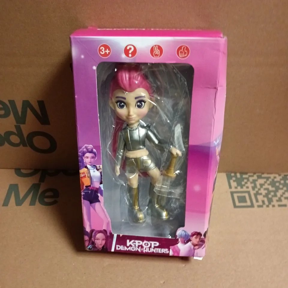 KPOP DEMON HUNTERS ACTION FIGURE – PINK-HAIRED CHARACTER, BOXED