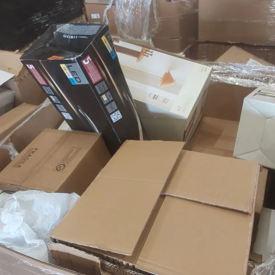 PALLET CONTAINING A VERY LARGE QUANTITY OF ASSORTED DESIGNER LIGHTING PRODUCTS INCLUDING: PHUKET FLOOR LAMP, PORTIA FLOOR LAMPS, ELSIE FLOOR LAMP ECT