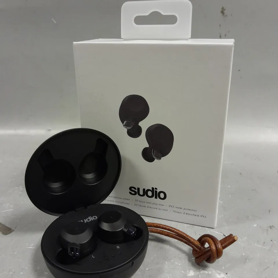 BOXED SUDIO FEM WIRELESS EARPHONES