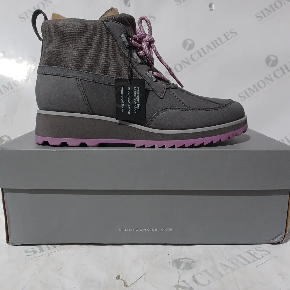 BOXED VIONIC NOLAN BOOTS IN CHARCOAL SIZE 5